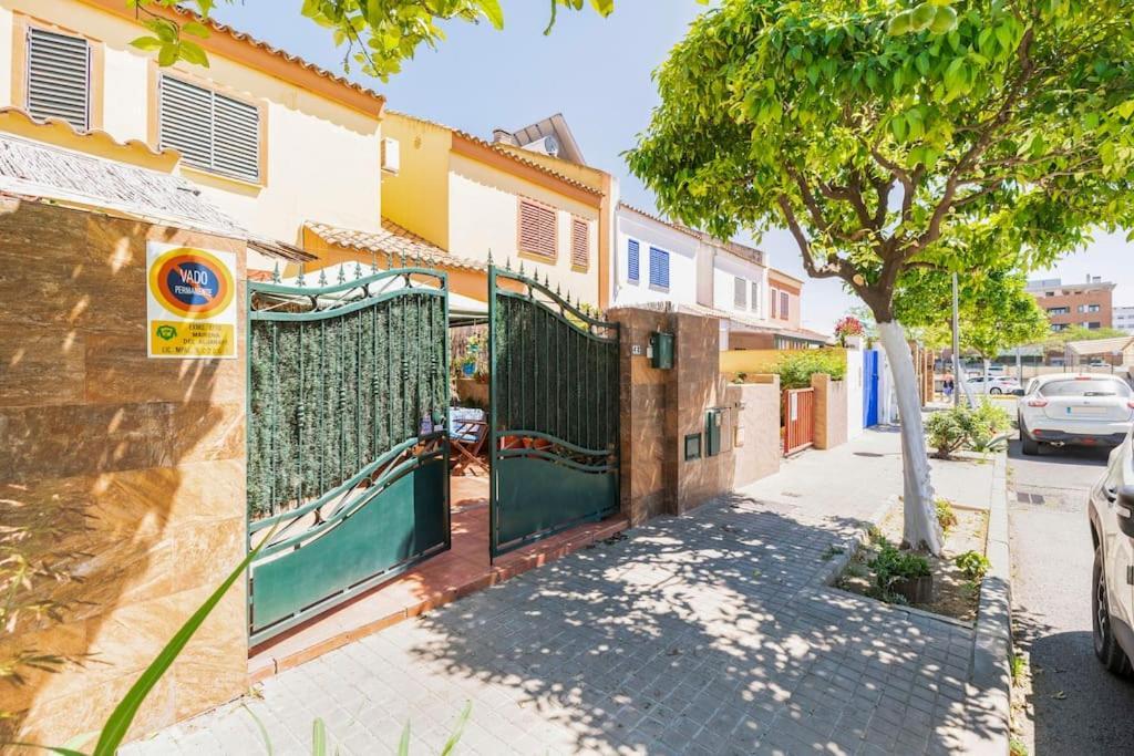 Cool Garden And Suite Mairena del Aljarafe Bagian luar foto